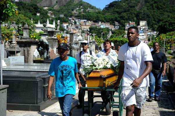 Amigos fizeram uma coleta de dinheiro pelas redes sociais para pagar os custos do enterro