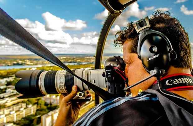 Fotógrafo Bento Viana durante captura de imagens para o livro Do Céu, Brasília