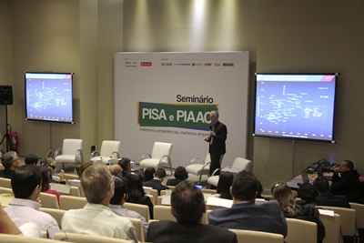 A palestra de abertura foi apresentada por Andreas Schleicher: lições de políticas internacionais a partir do Pisa