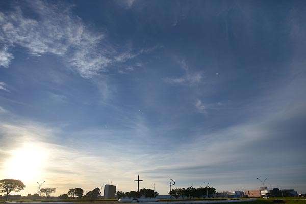 A temperatura mínima registrada na madrugada foi de 12ºC e a máxima pode chegar a 26°C