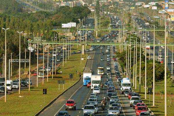 Durante o período da greve dos metroviários, os motoristas puderam usar a faixa exclusiva de ônibus nos dois sentidos