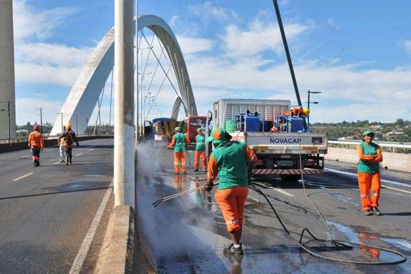 No último domingo, o trânsito também teve que ser interrompido