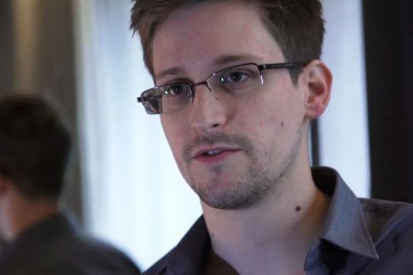 Edward Snowden ficou conhecido por divulgar os dados de inteligência dos EUA no ano passado