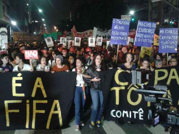 Acompanhe o protesto em tempo real