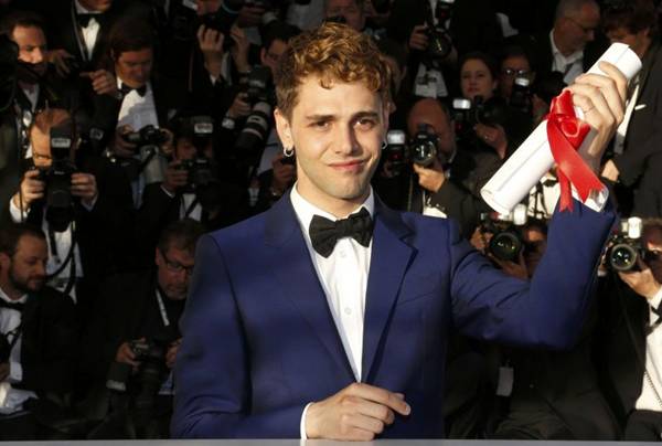 O jovem Xavier Dolan, de 25 anos, recebeu o Pêmio do Júri de Cannes: emoção e reconhecimento