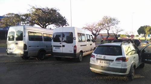 Vans que faziam transporte coletivo de forma irregular entre o Distrito Federal e o Entorno foram apreendidas no terminal do Gama