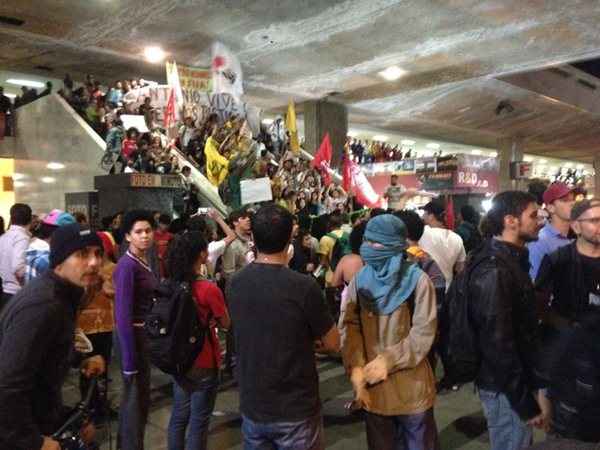 Manifestantes se reúnem na Rodoviária do Plano Piloto