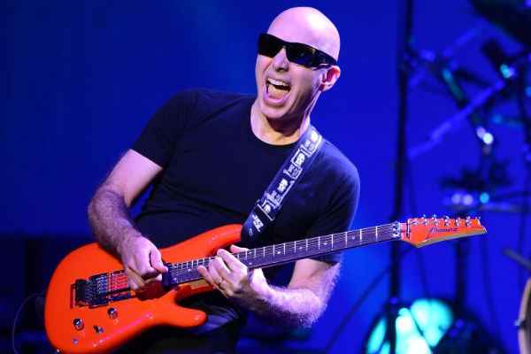 Joe Satriani é considerado um dos mais influentes guitarristas do mundo