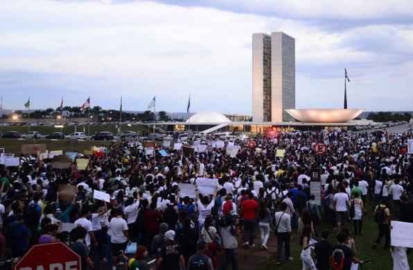 Em junho de 2013, milhares de estudantes tomaram o gramado do Congresso Nacional, em Brasília,  na 