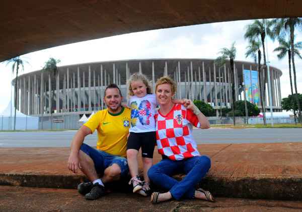 A pequena Yara adotou a diplomacia para não magoar os pais: 