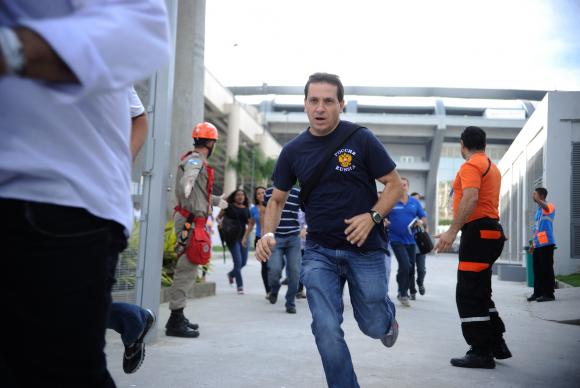 O teste dos planos de evacuação de público e de atendimento de emergência médica no estádio do Maracanã foi coordenado pelo Corpo de Bombeiros com outros órgãos de segurança