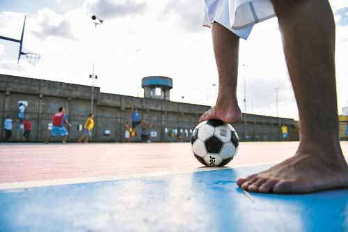 Um campeonato está sendo realizado, e os melhores podem entrar em uma seleção