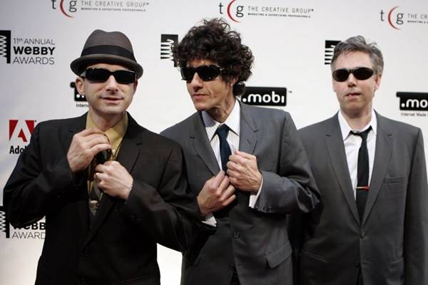 Banda confirma fim de sua carreira musical após morte de MCA