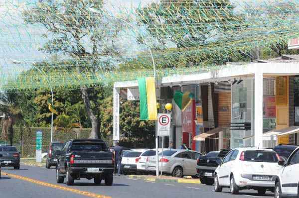 Lojas comerciais e shoppings fecharão às 16h, uma hora antes do jogo