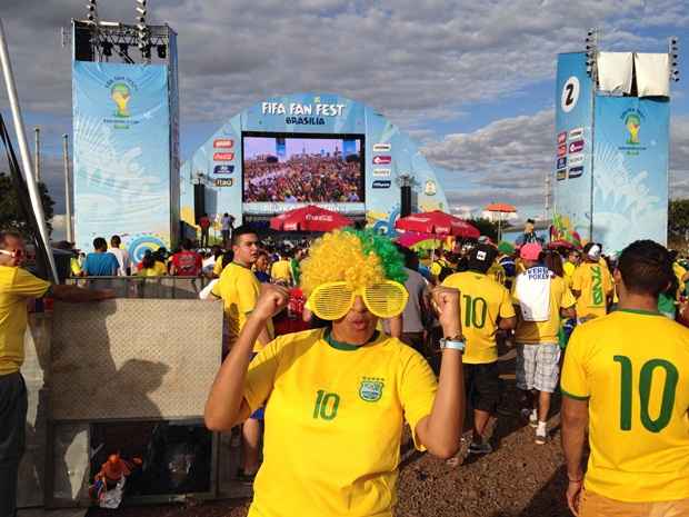 Torcedores comemoram jogo do Brasil x Croácia