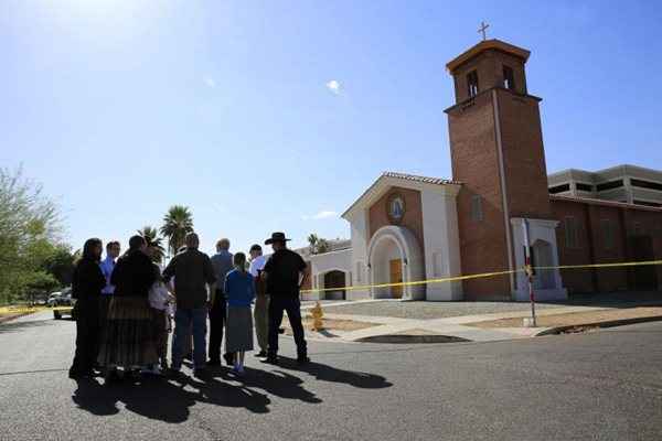 Igreja Missão Católica em Phoenix, Arizona, onde um padre de 29 anos de idade foi morto a tiros e outro ficou ferido durante o que a polícia descreveu como um roubo na igreja católica na noite de quarta-feira (11/9)