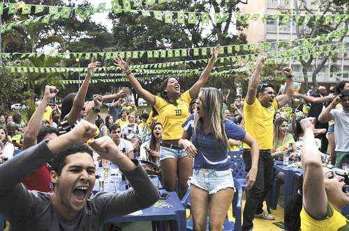 Em bar na Asa Norte, fãs vibram com a virada brasileira diante dos croatas: tinha até gringo infiltrado torcendo para o Brasil