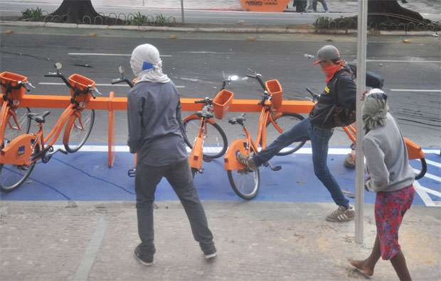 Quebradeira na Avenida João Pinheiro em Belo Horizonte