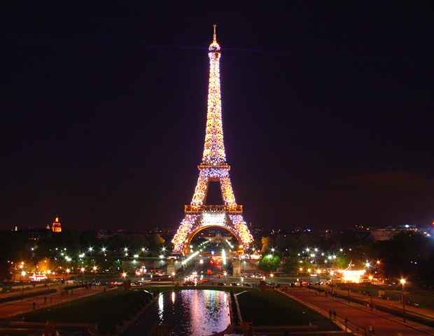 Os agentes de segurança da Torre Eiffel pediam melhores salários e o fim da terceirização