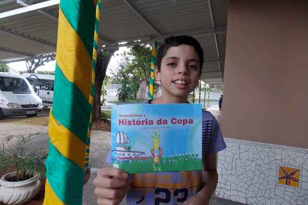 João Vitor Neves Souza, de 10 anos é um dos roteiristas e ilustradores do livro