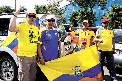 Com o carro estilizado, a família Hinojosa passou oito dias na estrada