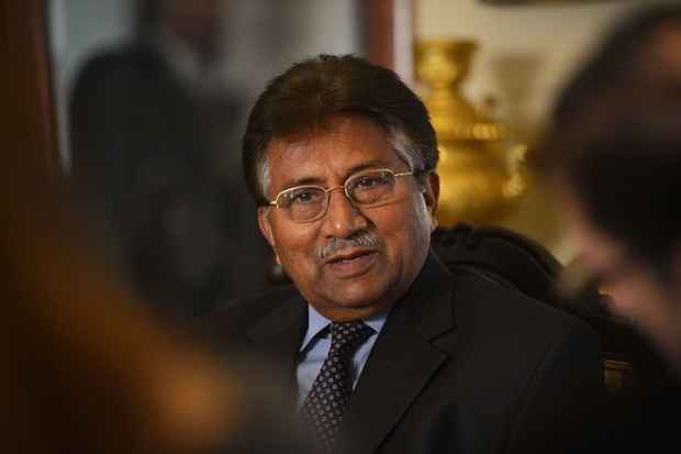 Musharraf, de 70 anos, segue, enquanto isso, na lista de pessoas que não podem abandonar o território paquistanês