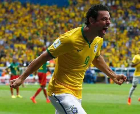 O novo bigode utilizado pelo jogador rendeu elogios ao centroavante da seleção