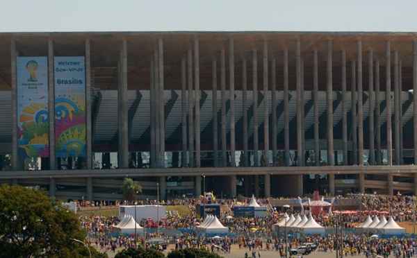 PM vai reforçar a fiscalização na entrada do Mané Garrincha, para impedir que pessoas com ingressos falsos entrem no estádio