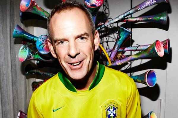 Paixão pelo Brasil fez Fatboy Slim unir música eletrônica com samba e funk