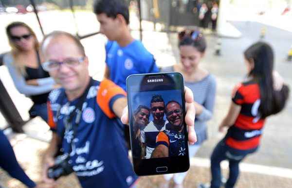 Graças ao cunhado, que conhecia Rémy Cabella, Ronaldo Picchi tirou foto com o jogador do time francês