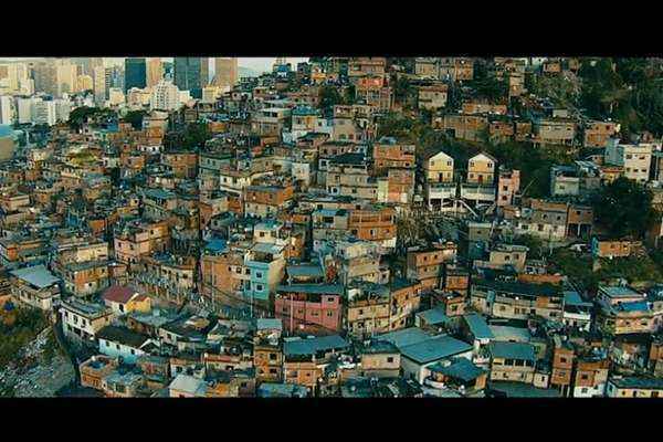 Vídeo mostra favelas do Rio de Janeiro