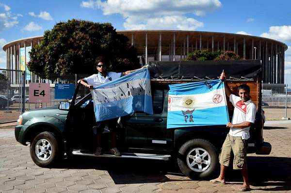 Javier Estanco e Gonzalo Valdez viajaram cerca de 5 mil quilômetros desde o início do Mundial