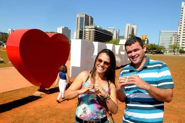 O mais novo monumento da cidade existe há pouco mais de uma semana e já virou cartão-postal