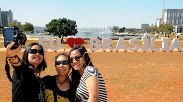 O mais novo monumento da cidade existe há pouco mais de uma semana e já virou cartão-postal