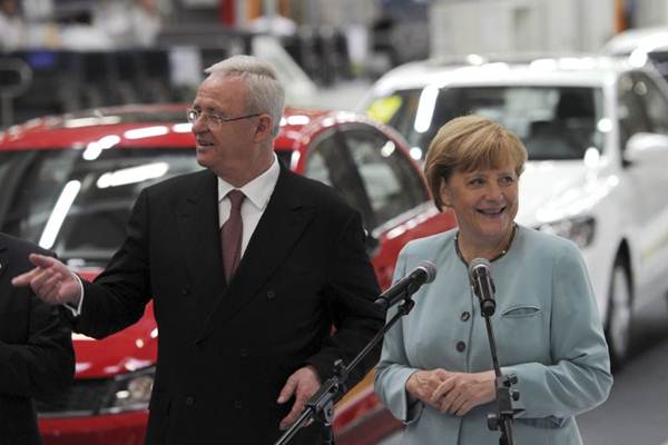 Merkel aterrissou na cidade de Chengdu, no sul do país, visitou um mercado e uma fábrica da montadora de automóveis alemã Volkswagen