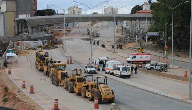 Operários continuam obras no local: duas mortes após desabamento