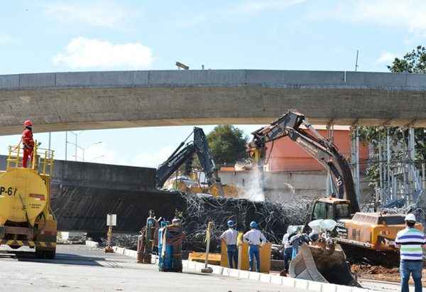 Avenida Pedro I está fechada desde o dia 3, após a queda de  viaduto