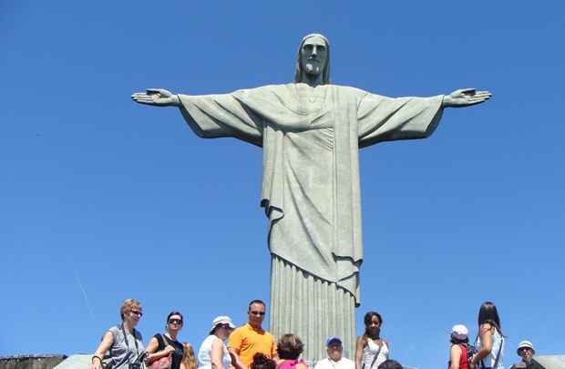 Os captores de para-raios foram ampliados para evitar descargas elétricas. O Cristo era atingido em média por seis raios por ano