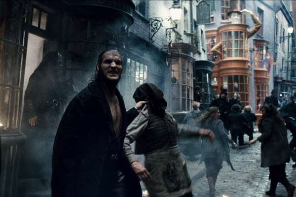 Ator Dave Legeno, como Fenrir Greyback, um dos vilões da saga Harry Potter