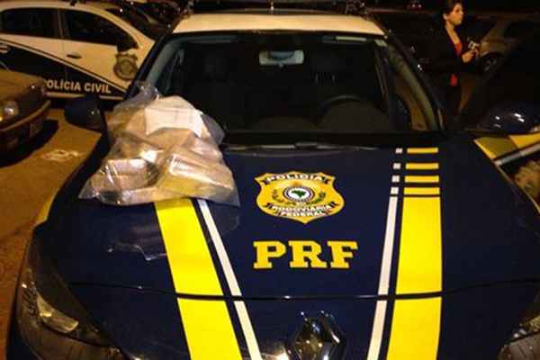 PRF parou o carro suspeito na BR-060 na noite desse sábado