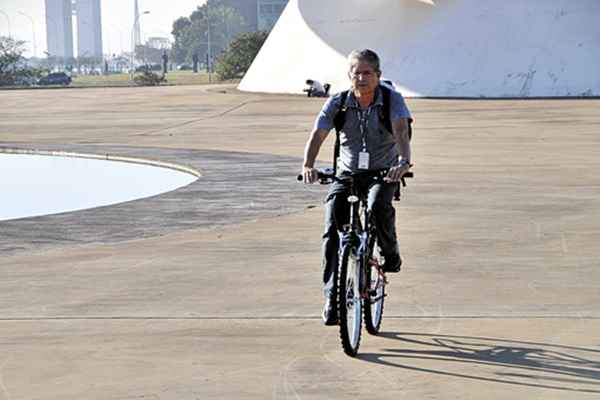 Deomar tem um grupo que incentiva colegas a irem de bicicleta para o trabalho: 