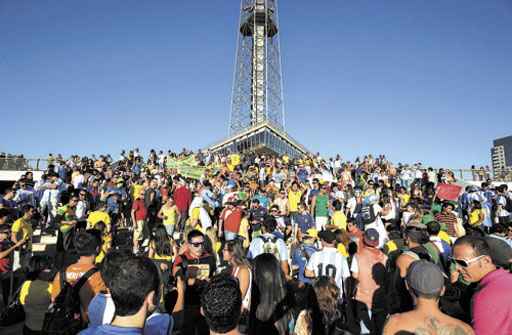 As torcidas das 13 seleções que jogaram em Brasília escolheram a Torre de TV para se reunir antes e depois das partidas no Mané Garrincha