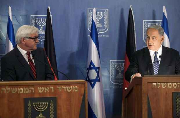 O primeiro-ministro de Israel, Benjamin Netanyahu e o ministro das Relações Exteriores da Alemanha, Frank-Walter Steinmeier, em conferência emTel Aviv