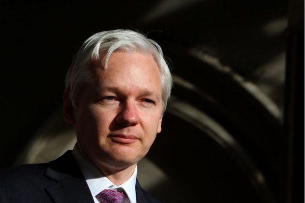 Julian Assange está há dois anos refugiado na embaixada do equador em Londres