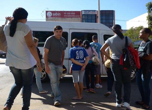 Sem ônibus, passageiros recorrem ao transporte pirata para se locomover no DF