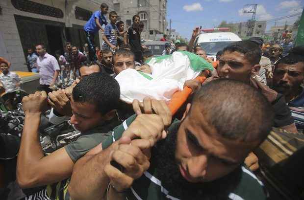 Palestinos carregam o corpo do militante Hamas Basheer Abeda'll