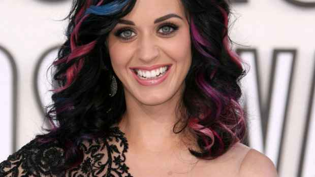 Canção Birthday, de Katy Perry, estimula a felicidade