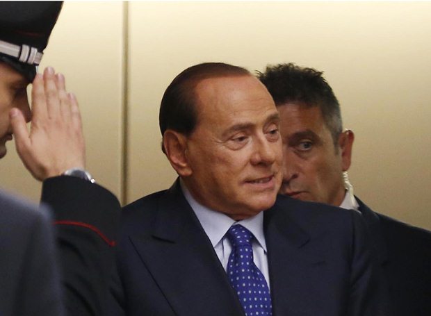 Desde 9 de maio, Berlusconi cumpre a sentença de meia jornada com os pacientes de Alzheimer do Centro de Assistência de Cesano Boscone, na região de Milão