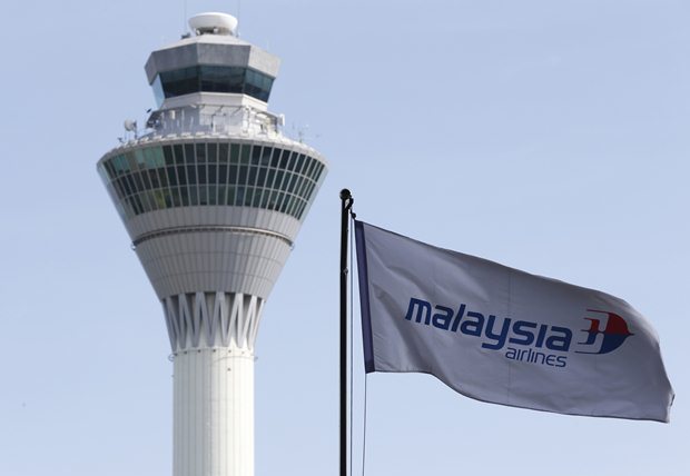 O avião da companhia aérea Malaysia Airlines decolou da Holando, quando foi derrubado em território ucraniano