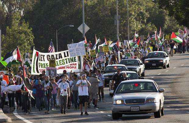 Nos Estados Unidos, centenas de pessoas fizeram um protesto contra a violência na Faixa de Gaza